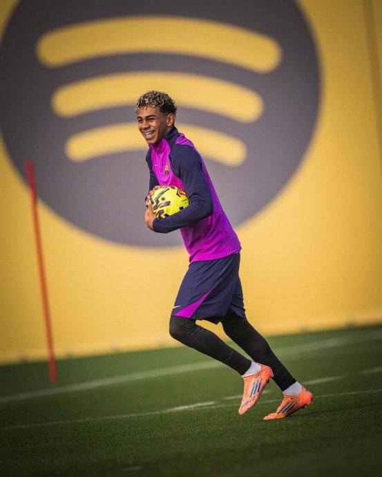 英雄联盟官网-比利亚雷亚尔训练开放日；国际比赛日扳平良机引欢呼；英超在即；临场指挥获称赞