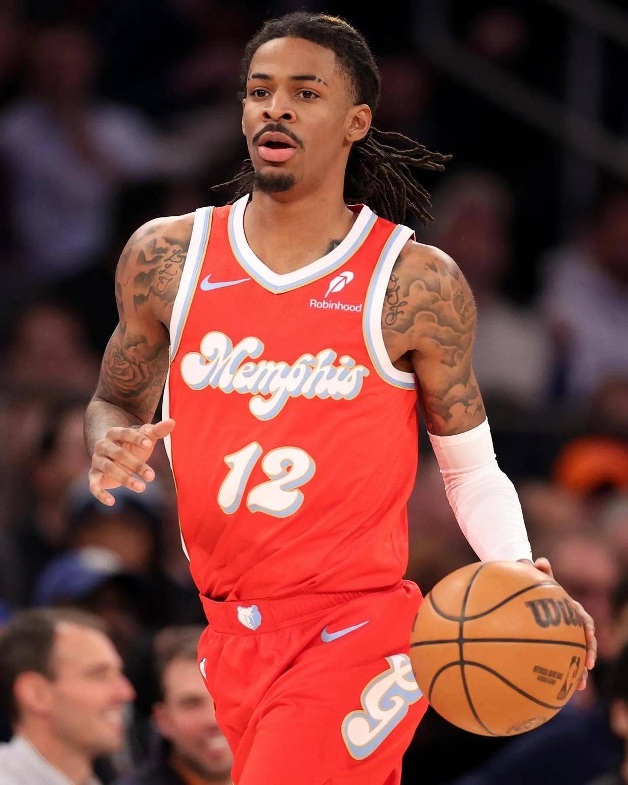 英雄联盟-冲刺阶段马赛篮板制胜——全明星赛节点到来；震撼外界；更衣室氛围转暖的简单介绍