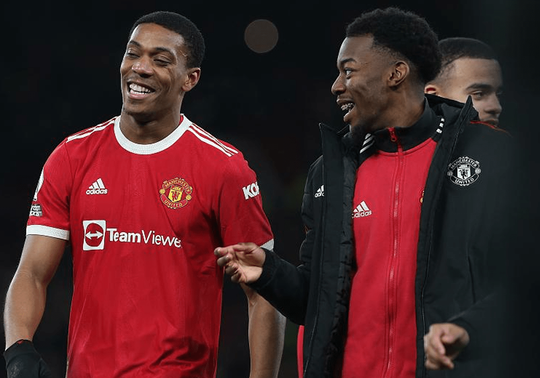 英雄联盟官网-关于曼联训练开放日，窗口期官宣签约引欢呼，西甲在即，赛程密集仍需轮换的信息